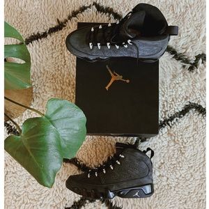 Jordan retro 9’s // anthracite //